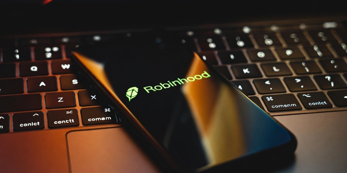 Robinhood сворачивает рискованные контракты после скандалов с инсайдом и ставками на Иран